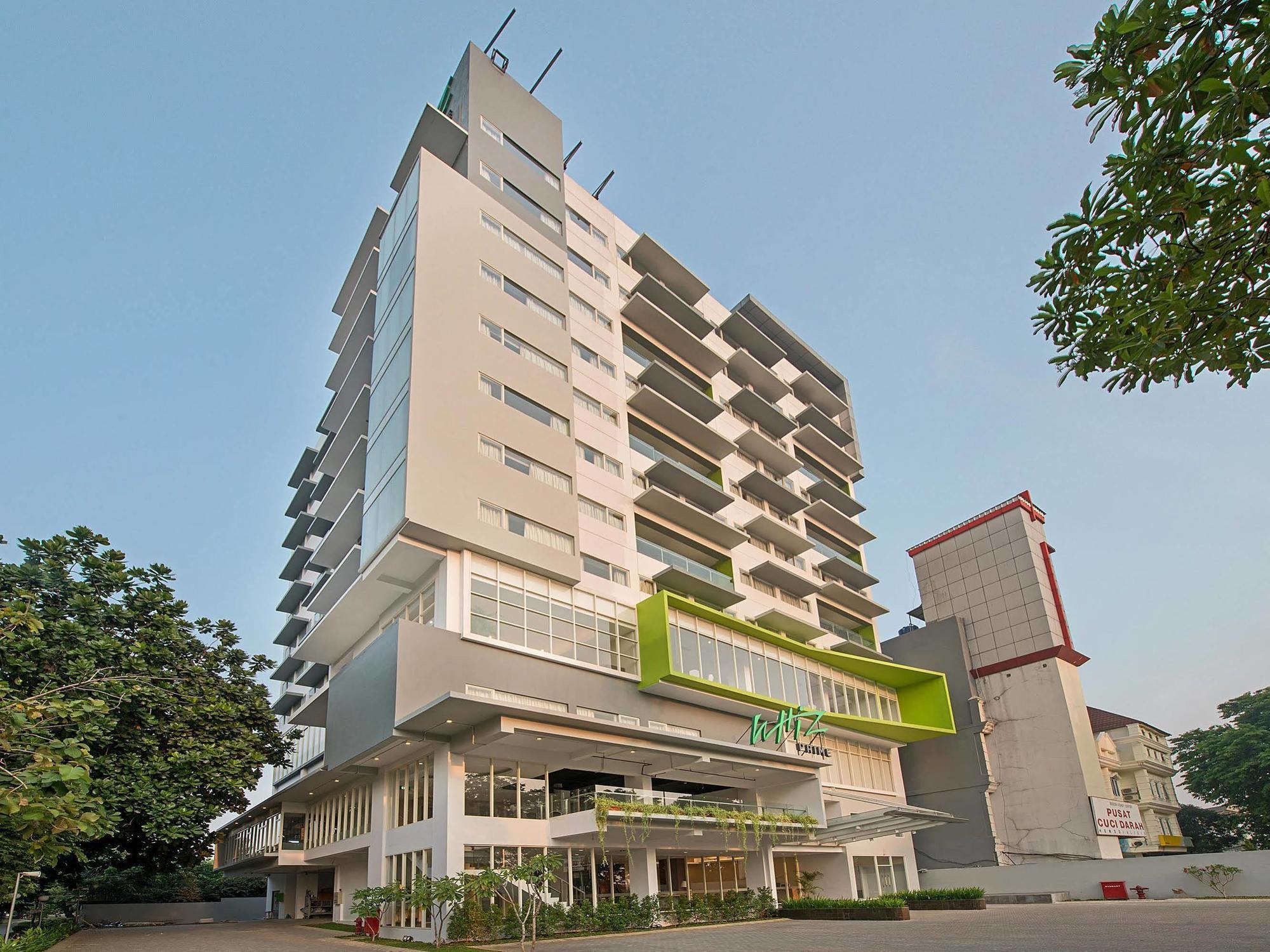 Whiz Prime Hotel Pajajaran Bogor Exterior photo
