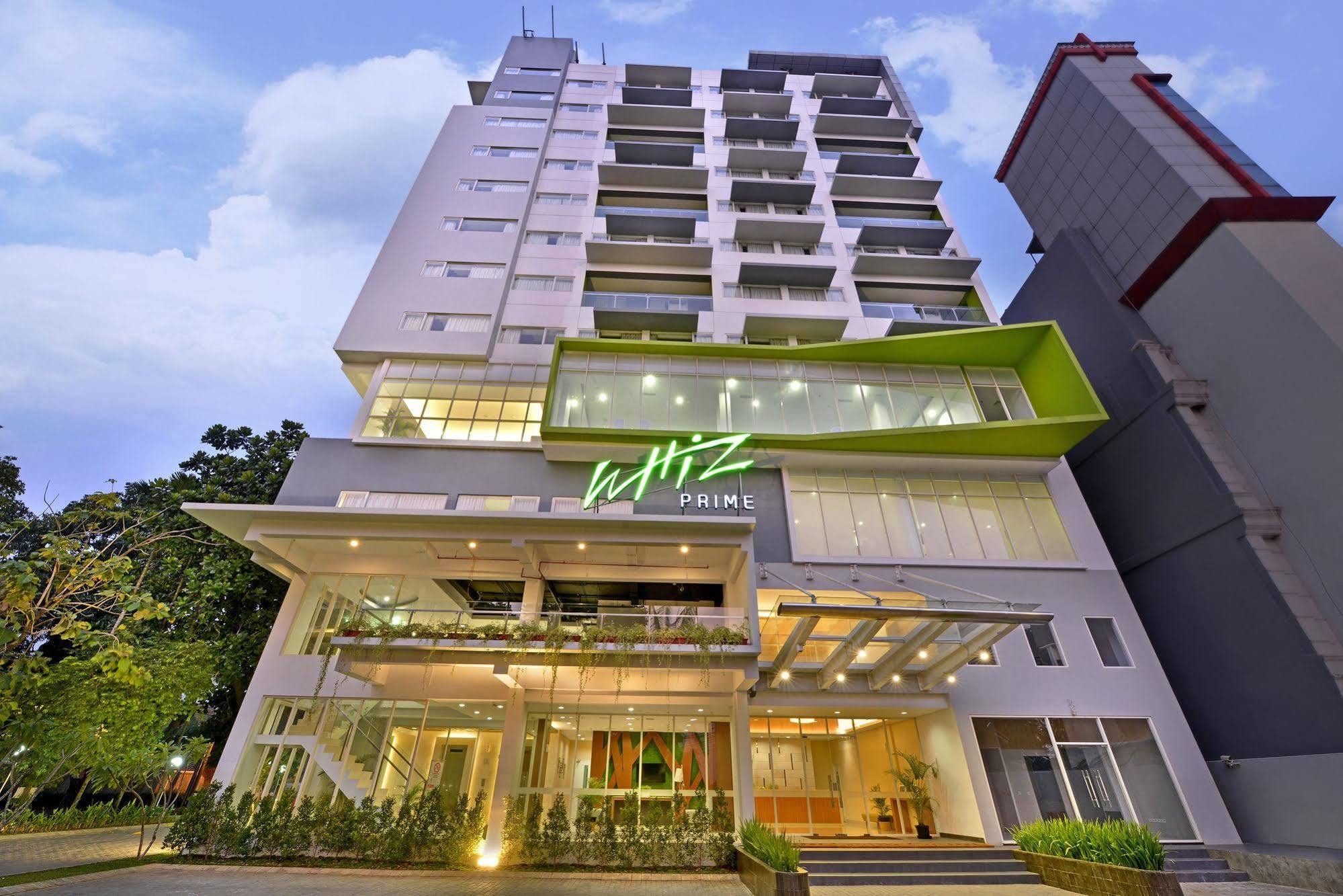 Whiz Prime Hotel Pajajaran Bogor Exterior photo